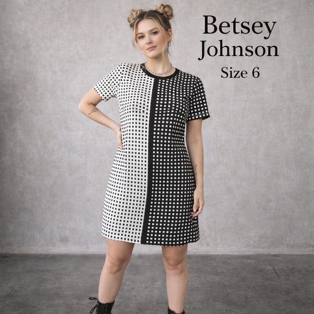 Betsey Johnson Split Black White Grid SheathDress Sz 6 edgy graphic knee length